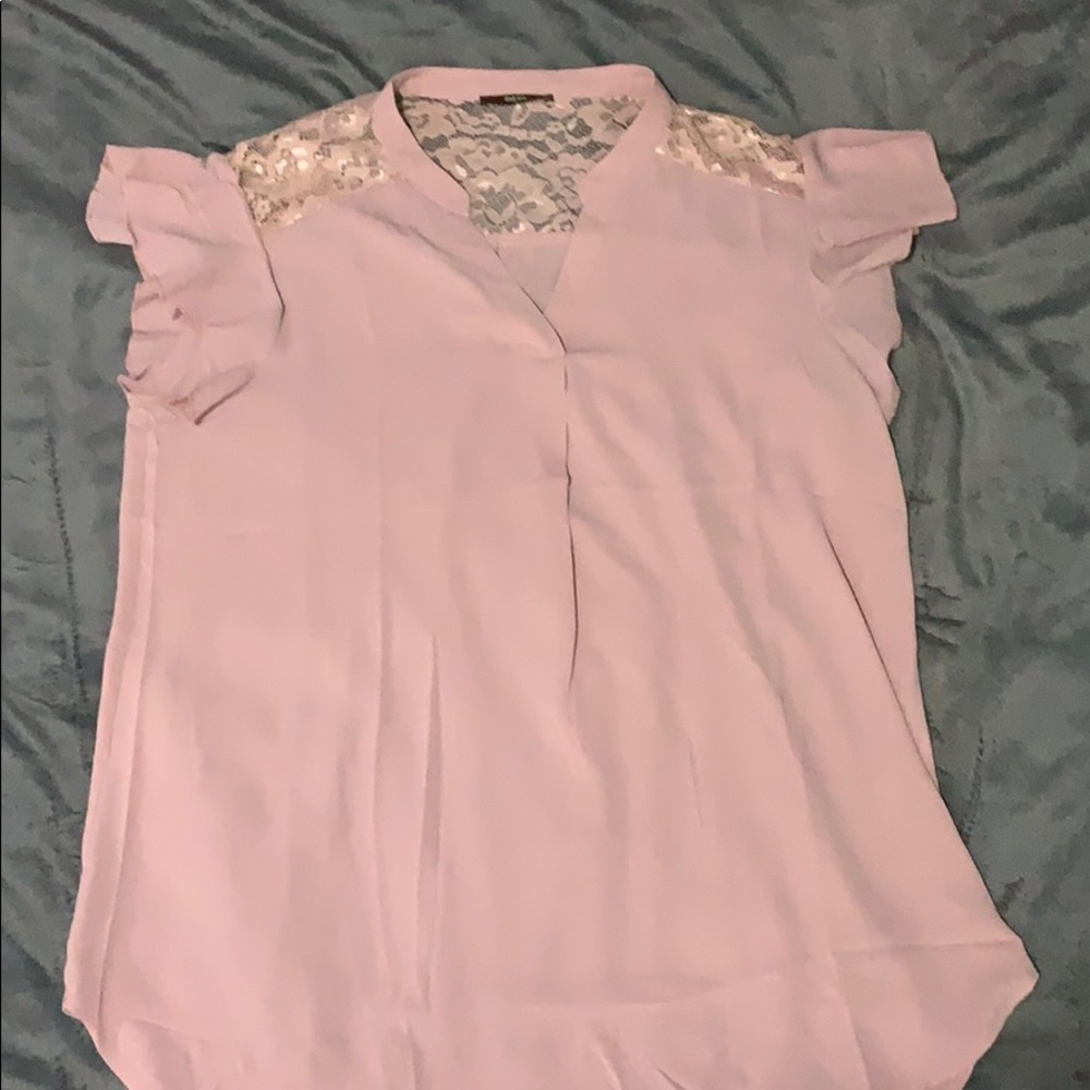 Blouse with lace accent